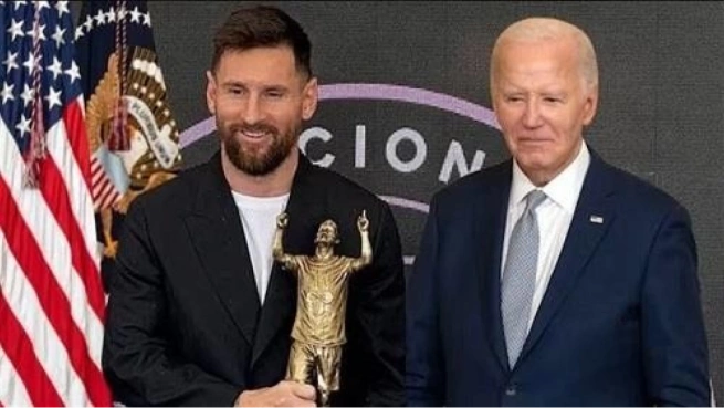 جو بايدن يمنح ليونيل ميسي وسام الحرية تكريماً لإسهاماته الرياضية والإنسانية