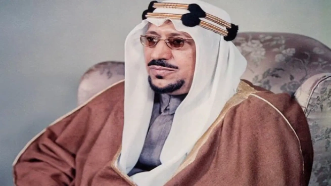 مقهى الزهور الذي افتتحه الملك سعود