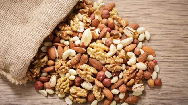 المكسرات والبذور الغنية بالمغنيسيوم