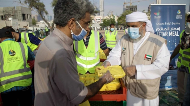 توزيع وجبات الافطار في دبي
