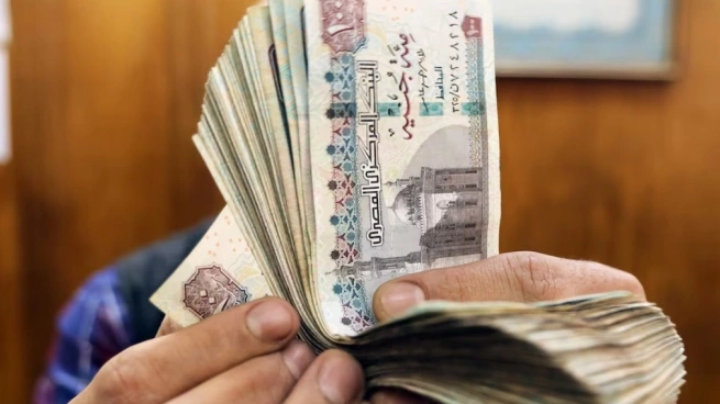 ورق عملة مصرية فئة 100 جنيه
