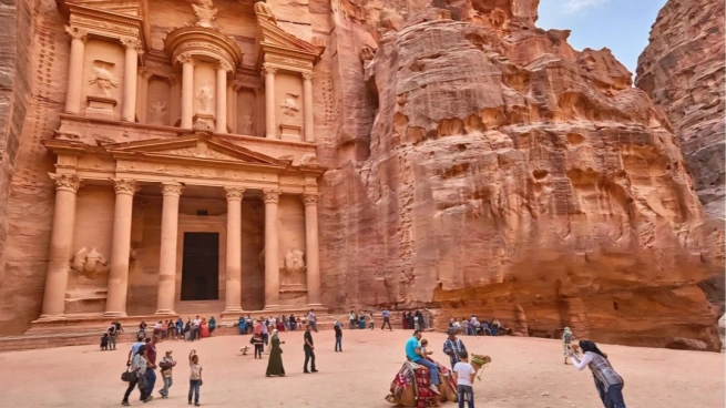 السياح في الأردن